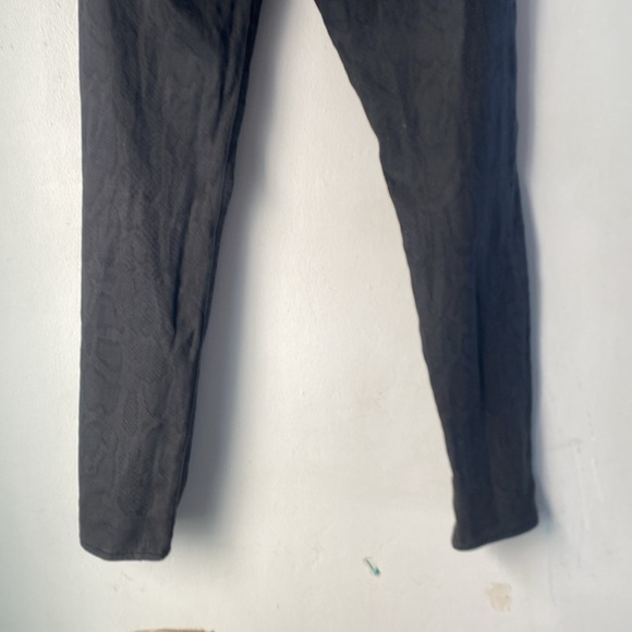 Hudson 31 Nico Phyton Print Mid Rise Jean - Picture 10 of 16